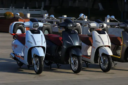 Personalización OEM y posición de suministro estable Patinetes eléctricos de 1500 W–2000 W para distribución global